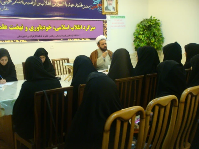 گزارش میزگرد انقلاب اسلامی، خودباوری و نهضت علمی و امید به آینده