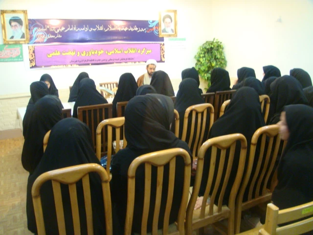 گزارش میزگرد انقلاب اسلامی، خودباوری و نهضت علمی و امید به آینده