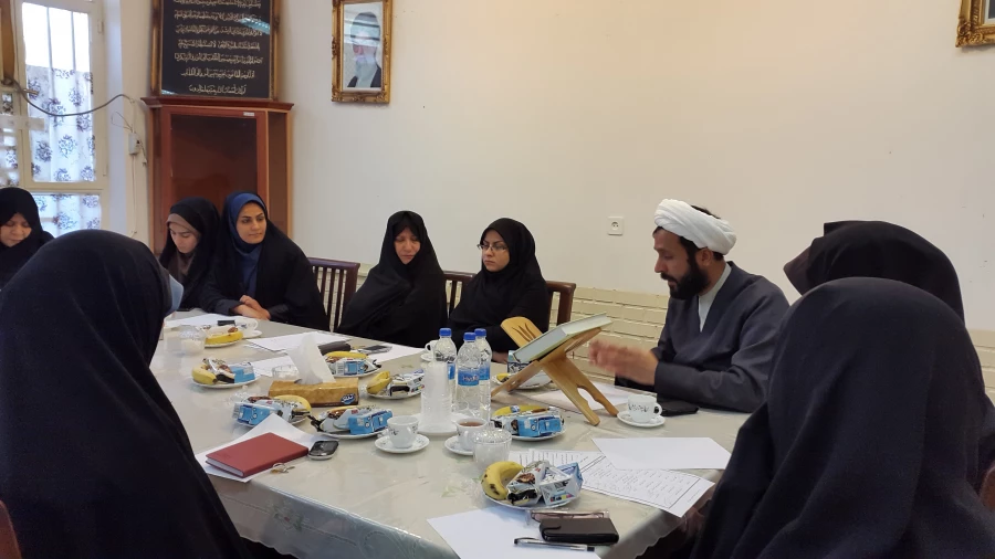 میزگرد هم اندیشی کانونها درروز دانشجو در پردیس فاطمه الزهرا(س)