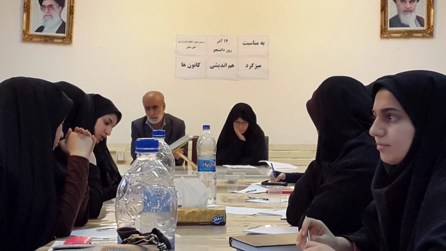 میزگرد هم اندیشی کانونها درروز دانشجو در پردیس فاطمه الزهرا(س)