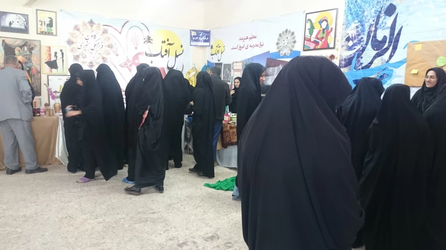 نمایشگاه نسل افتاب به مناسبت روز دانشجو