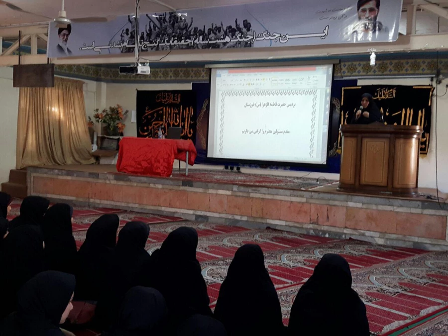 نشست صمیمی مسئولین پردیس با دانشجومعلمان به مناسبت هفته کیفیت آموزش