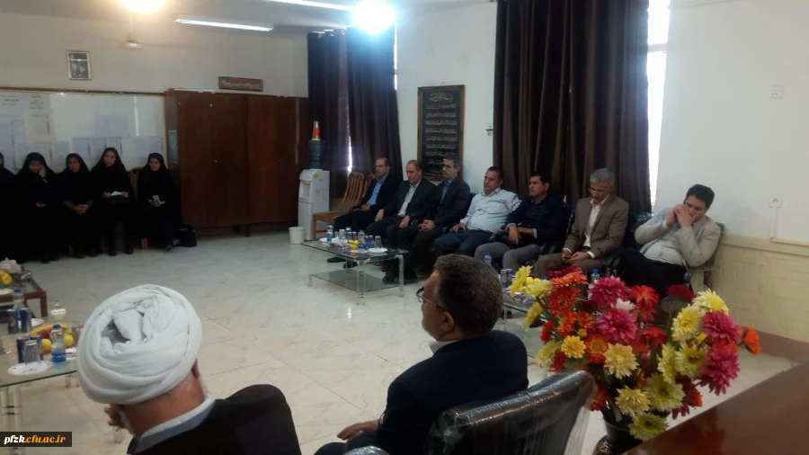 نشست جناب آقای دکتر خنیفر و هیئت رئیسه همرا ه با پرسنل پردیس حضر ت فاطمه الزهرا(س)