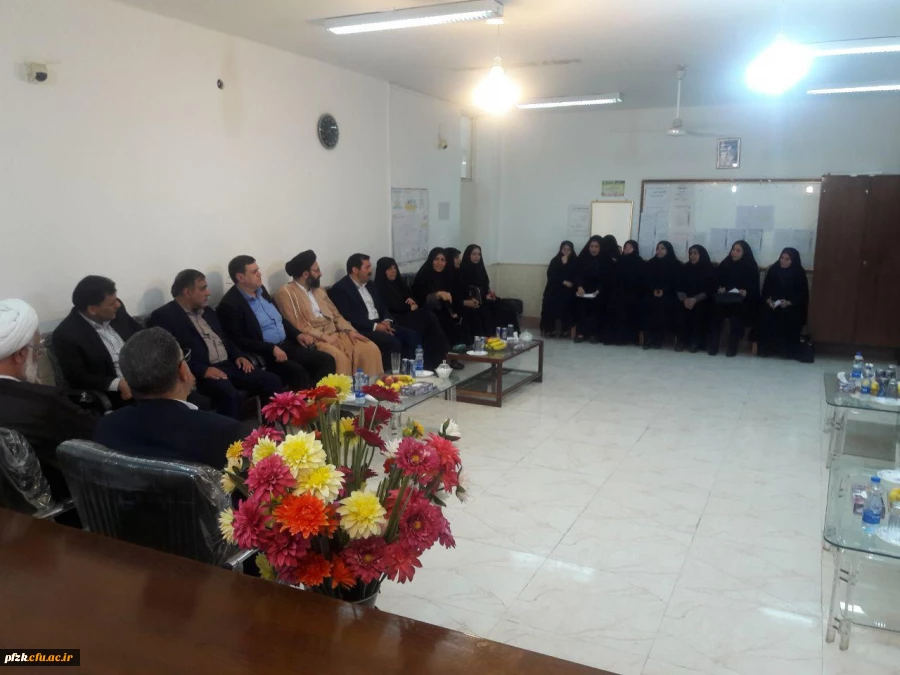 نشست جناب آقای دکتر خنیفر و هیئت رئیسه همرا ه با پرسنل پردیس حضر ت فاطمه الزهرا(س)