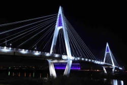 ایثار والا ترین صفات انسانی است.