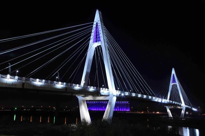 ایثار والا ترین صفات انسانی است.