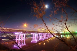 کسی که نماز را از وقتش تأخیر بیندازد، (فردای قیامت) به شفاعت من نخواهد رسید.