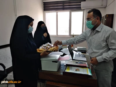 پذیرایی شیرینی از پرسنل اداری پردیس حضرت فاطمه الزهرا(س) اهواز به مناسبت اعیاد ربیع الاول