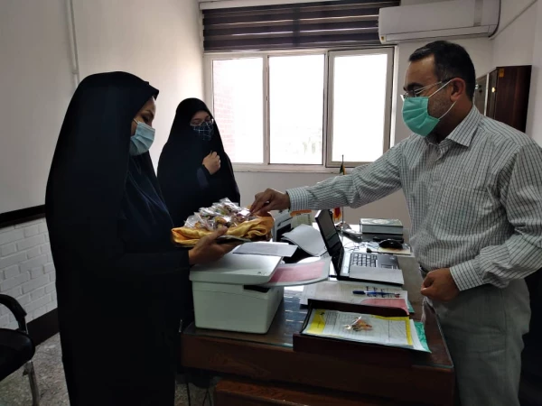 پذیرایی شیرینی از پرسنل اداری پردیس حضرت فاطمه الزهرا(س) اهواز به مناسبت اعیاد ربیع الاول