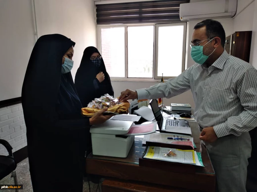 پذیرایی شیرینی از پرسنل اداری پردیس حضرت فاطمه الزهرا(س) اهواز به مناسبت اعیاد ربیع الاول