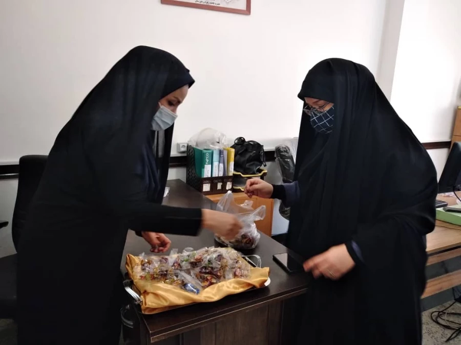 پذیرایی شیرینی از پرسنل اداری پردیس حضرت فاطمه الزهرا(س) اهواز به مناسبت اعیاد ربیع الاول