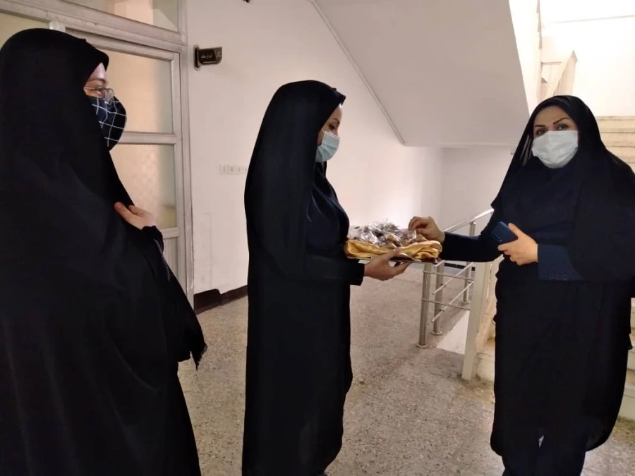 پذیرایی شیرینی از پرسنل اداری پردیس حضرت فاطمه الزهرا(س) اهواز به مناسبت اعیاد ربیع الاول