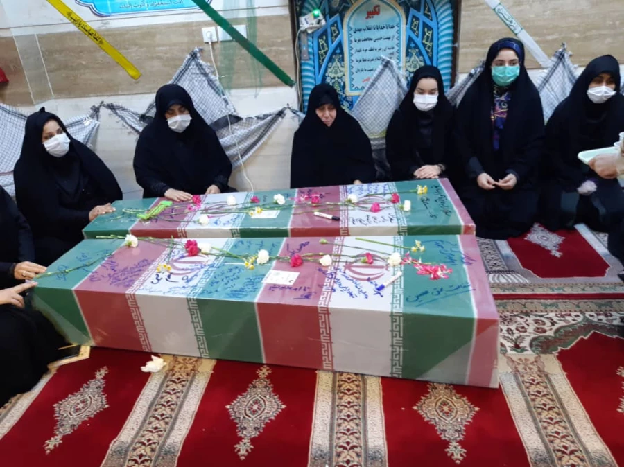 حضور کارکنان پردیس حضرت فاطمه الزهرا(س) در بنیاد حفظ آثار و نشر ارزش های دفاع مقدس برای بدرقه دو شهید تازه تفحص شده گمنام