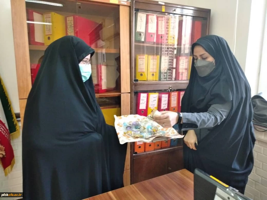 به مناسبت آغاز زعامت خورشید دوازدهم آسمان امامت و ولایت، پذیرایی شیرینی در بین کارکنان پردیس حضرت فاطمه الزهرا(س) اهواز انجام شد