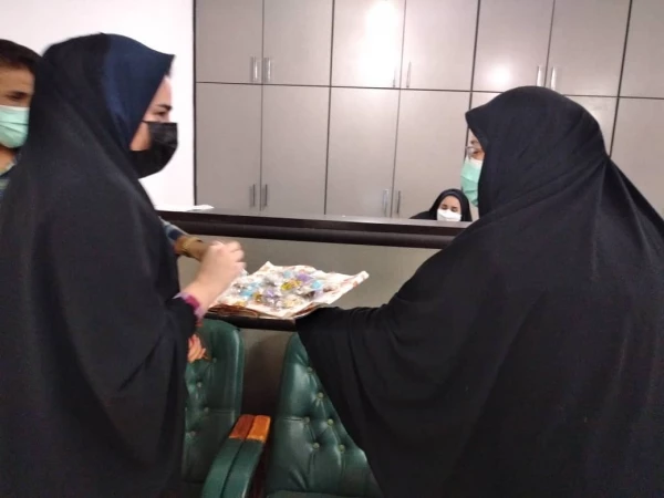 به مناسبت آغاز زعامت خورشید دوازدهم آسمان امامت و ولایت، پذیرایی شیرینی در بین کارکنان پردیس حضرت فاطمه الزهرا(س) اهواز انجام شد