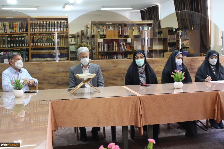 برگزاری جلسه شورای اداری در پردیس حضرت فاطمه الزهرا(س) اهواز