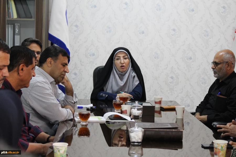 برگزاری جلسه با  عوامل آشپزخانه در پردیس حضرت فاطمه الزهرا(س) اهواز
