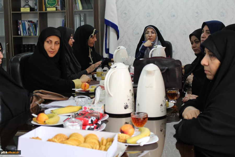 جلسه هم اندیشی سرپرست پردیس حضرت فاطمه الزهرا(س) با اعضای هیات علمی