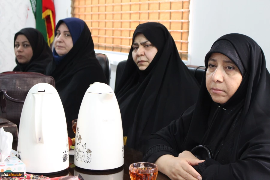 جلسه هم اندیشی سرپرست پردیس حضرت فاطمه الزهرا(س) با اعضای هیات علمی