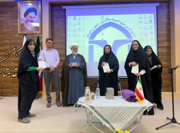 برگزاری مراسم جهت تببین نقش زنان در دفاع مقدس با حضور بانو عصمت احمدیان، مادر شهیدان فرجوانی، توسط کانون اندیشه های انقلاب اسلامی پردیس حضرت فاطمه الزهرا(س) با همکاری دفتر نهاد 