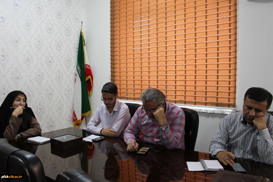جلسه دکتر جان بزرگی با کارکنان حوزه مالی پردیس حضرت فاطمه الزهرا(س) اهواز