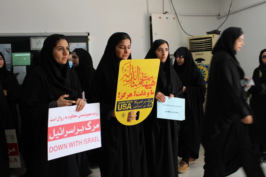 تجمع اعتراض آمیز فرهیختگان دانشگاه فرهنگیان پردیس حضرت فاطمه الزهرا(س) اهواز در دفاع از مردم مظلوم غزه