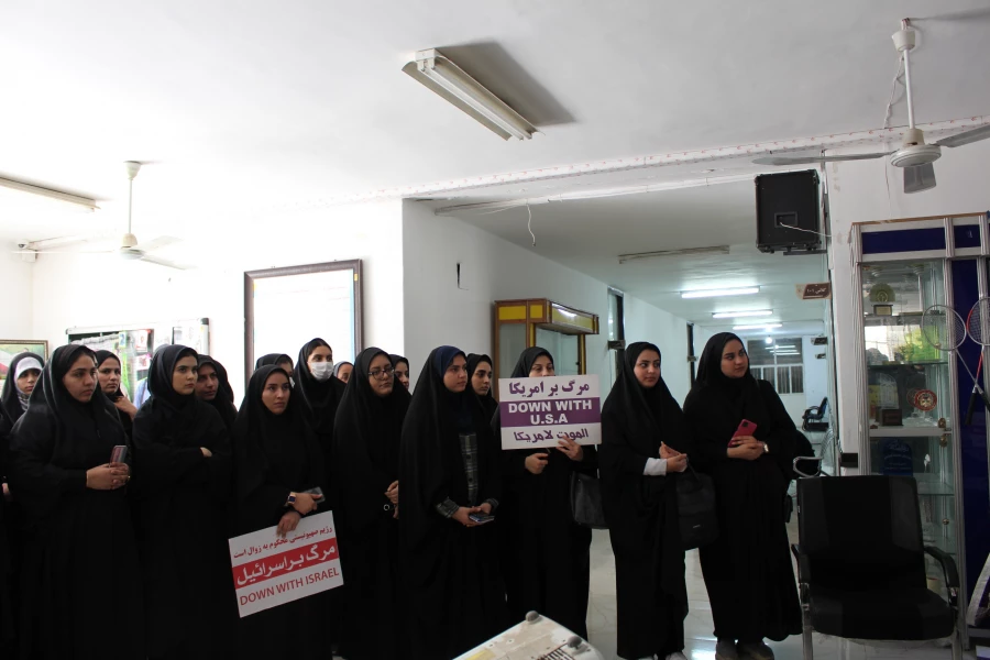 تجمع اعتراض آمیز فرهیختگان دانشگاه فرهنگیان پردیس حضرت فاطمه الزهرا(س) اهواز در دفاع از مردم مظلوم غزه