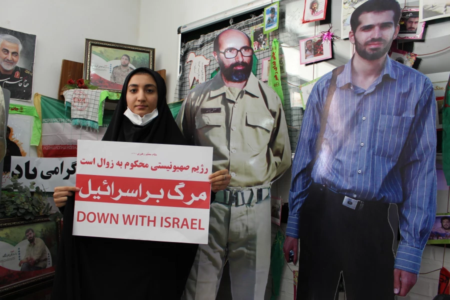 تجمع اعتراض آمیز فرهیختگان دانشگاه فرهنگیان پردیس حضرت فاطمه الزهرا(س) اهواز در دفاع از مردم مظلوم غزه