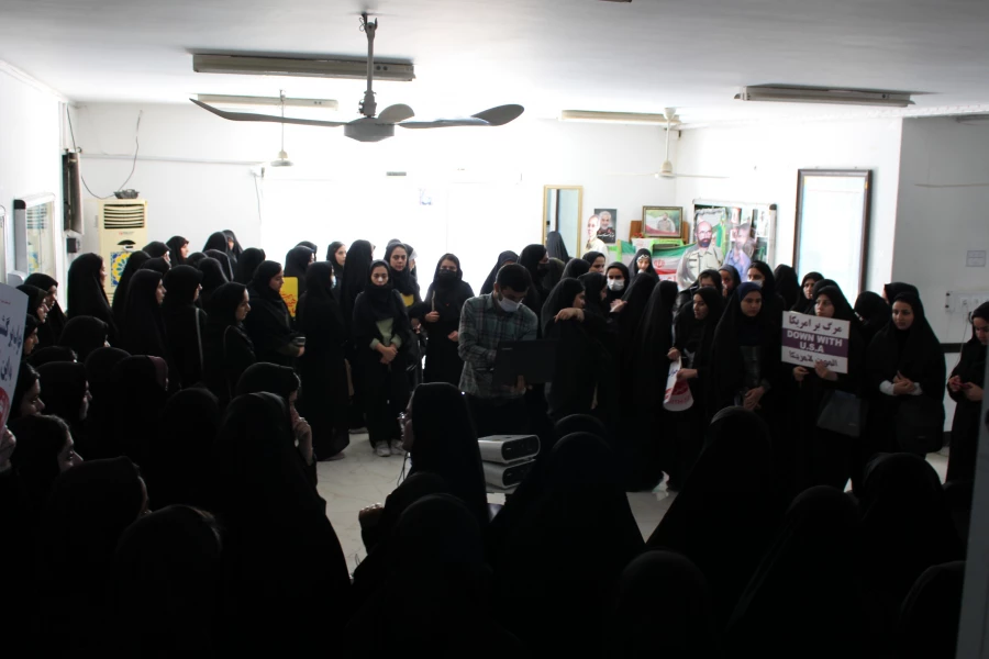 تجمع اعتراض آمیز فرهیختگان دانشگاه فرهنگیان پردیس حضرت فاطمه الزهرا(س) اهواز در دفاع از مردم مظلوم غزه