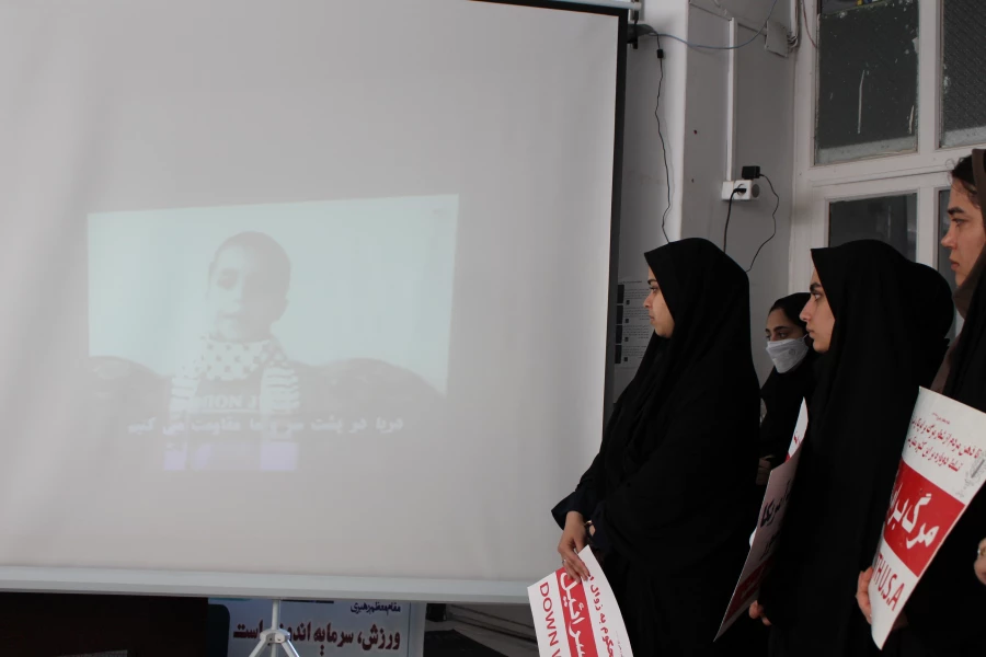 تجمع اعتراض آمیز فرهیختگان دانشگاه فرهنگیان پردیس حضرت فاطمه الزهرا(س) اهواز در دفاع از مردم مظلوم غزه