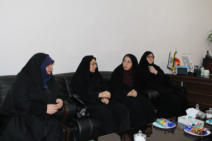 مراسم تجلیل از دانشجو معلمان ممتاز شاهد و ایثارگر پردیس حضرت فاطمه الزهرا(س) خوزستان 