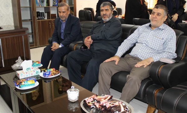 مراسم تجلیل از دانشجو معلمان ممتاز شاهد و ایثارگر پردیس حضرت فاطمه الزهرا(س) خوزستان 