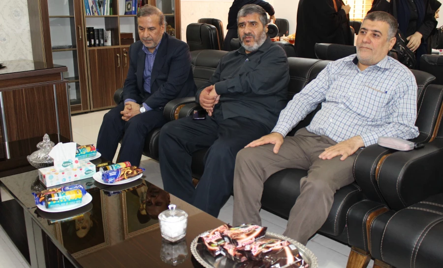 مراسم تجلیل از دانشجو معلمان ممتاز شاهد و ایثارگر پردیس حضرت فاطمه الزهرا(س) خوزستان 