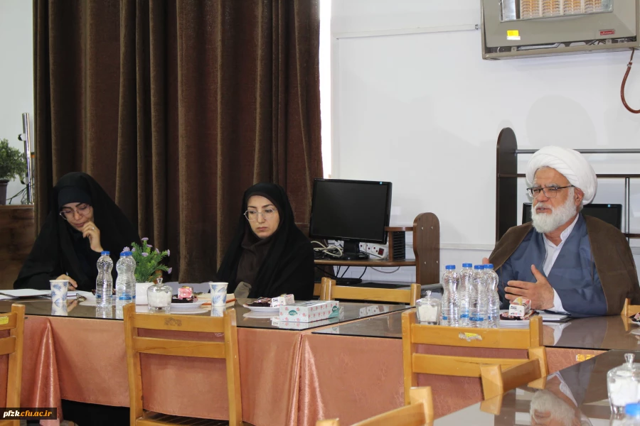 نشست صمیمی مسئول دفتر نهاد رهبری مقام معظم رهبری در دانشگاه فرهنگیان خوزستان با تشکل ها و کانون های فرهنگی پردیس حضرت فاطمه الزهرا(س) اهواز