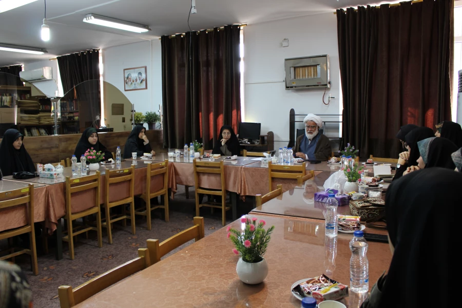 نشست صمیمی مسئول دفتر نهاد رهبری مقام معظم رهبری در دانشگاه فرهنگیان خوزستان با تشکل ها و کانون های فرهنگی پردیس حضرت فاطمه الزهرا(س) اهواز