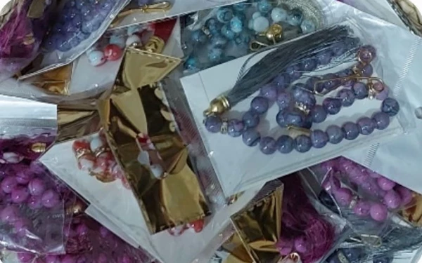 برگزاری جشن ولادت با سعادت حضرت زینب کبری(س) و دعوت به نماز جماعت، در نمازخانه خوابگاه فاطمه الزهرا(س) پادادشهر