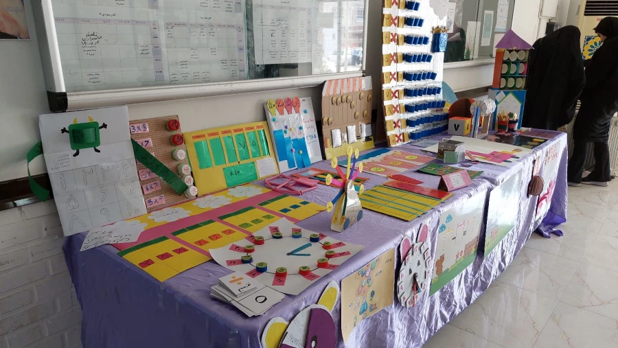 برگزاری نمایشگاه دست سازه های آموزش ریاضی در پردیس حضرت فاطمه الزهرا(س) اهواز