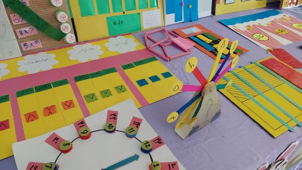 برگزاری نمایشگاه دست سازه های آموزش ریاضی در پردیس حضرت فاطمه الزهرا(س) اهواز