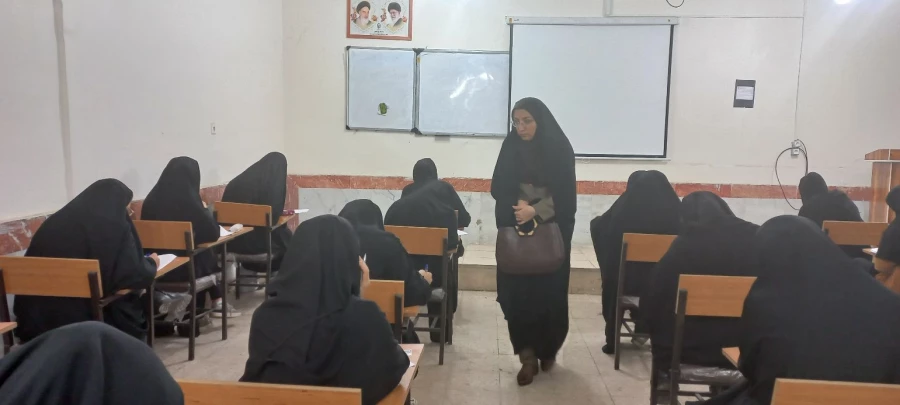 بازدید سرپرست پردیس حضرت فاطمه الزهرا(س) اهواز از امتحانات پایان ترم نیمسال اول تحصیلی 1402