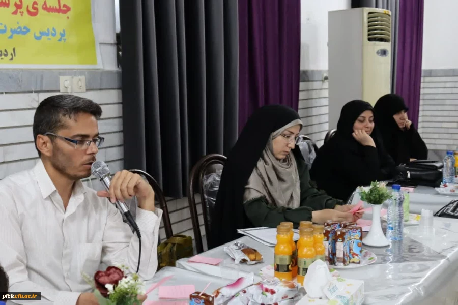 نشست سرپرست و مسئولین پردیس حضرت فاطمه الزهرا(س) اهواز با دانشجو معلمان به مناسبت هفته سراهای دانشجویی