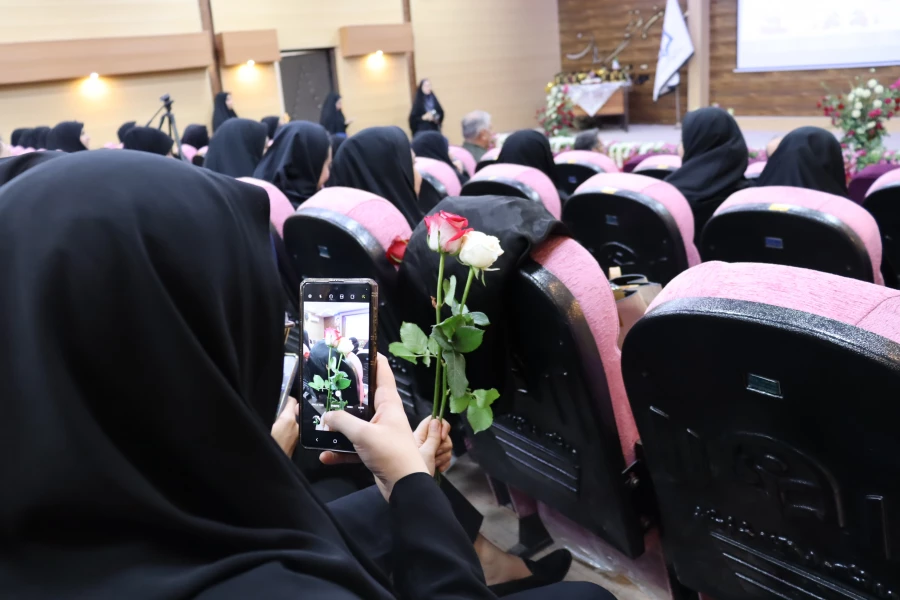 آیین دانش آموختگی دانشجومعلمان ورودی ۹۹ پردیس حضرت فاطمه الزهرا(س) با حضور مدیر کل آموزش و پرورش خوزستان