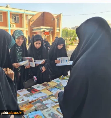 برگزاری نمایشگاه و فروشگاه کتاب به مناسبت هفته کتاب و کتابخوانی