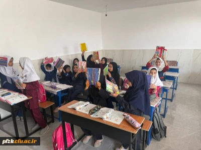 توزیع لوازم التحریر در مدارس کم برخوردار