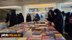 بازدید دانشجویان پردیس فاطمه الزهرا (س) اهواز از کتابخانه و نمایشگاه دایر در کتابخانه مرکزی دانشگاه شهید چمران اهواز به مناسبت هفته کتاب و کتابخوانی 