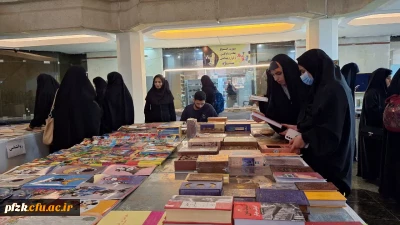 بازدید دانشجویان پردیس فاطمه الزهرا (س) اهواز از کتابخانه و نمایشگاه دایر در کتابخانه مرکزی دانشگاه شهید چمران اهواز به مناسبت هفته کتاب و کتابخوانی 